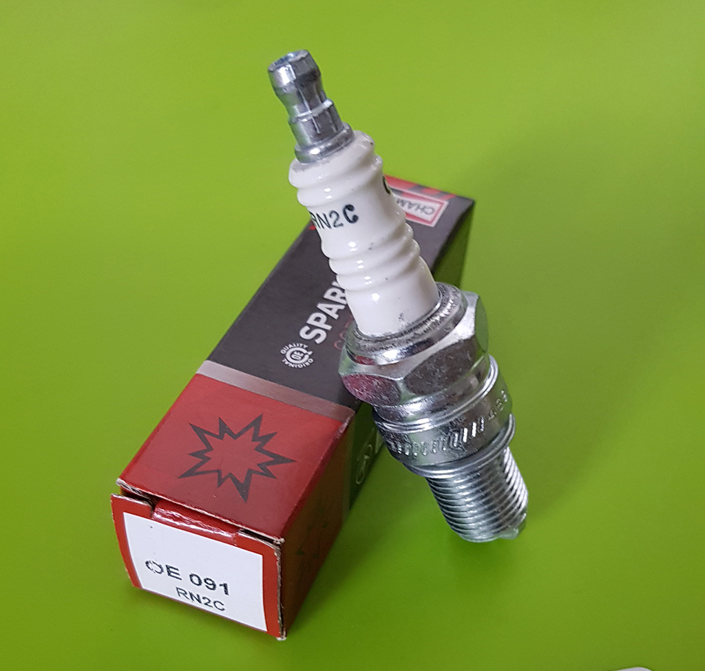 Zündkerze Champion RN2C für Vespa LX 50 ZAPC38101 | eBay